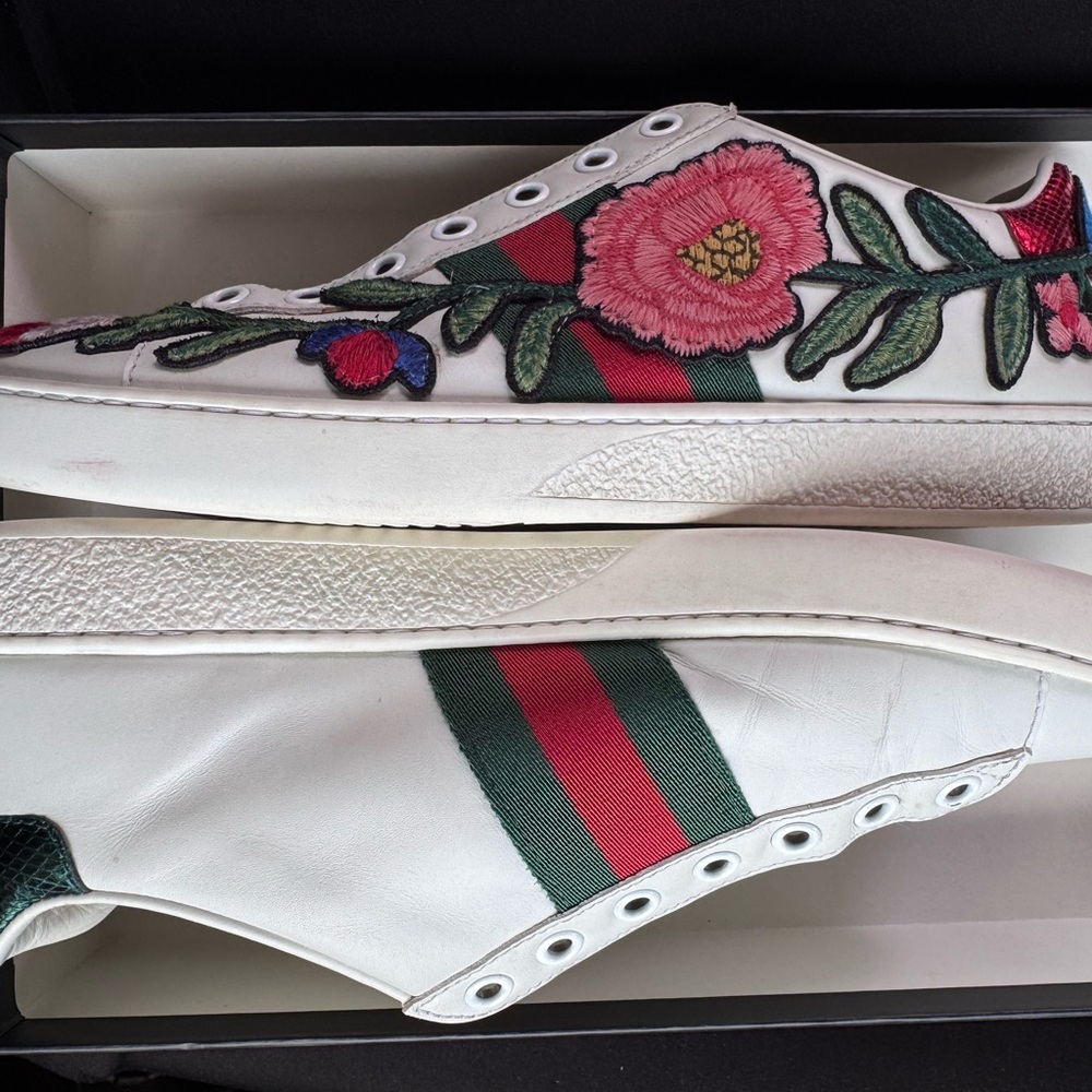 Gucci White Sneakers with Floral Embroidery